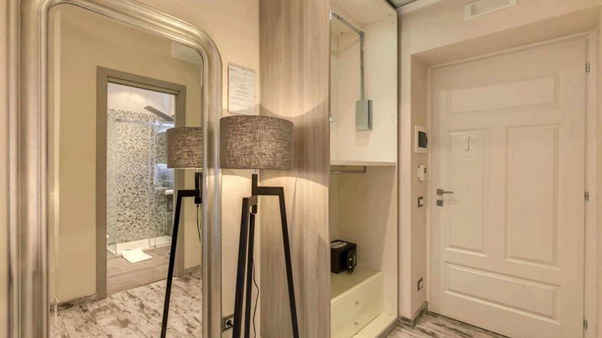 Hotel Colonna 18 By Ghor Rom 2*,  Italien
