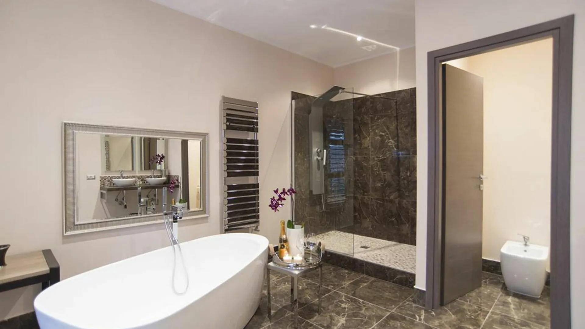 Hotel Colonna 18 By Ghor Rom Gasthof