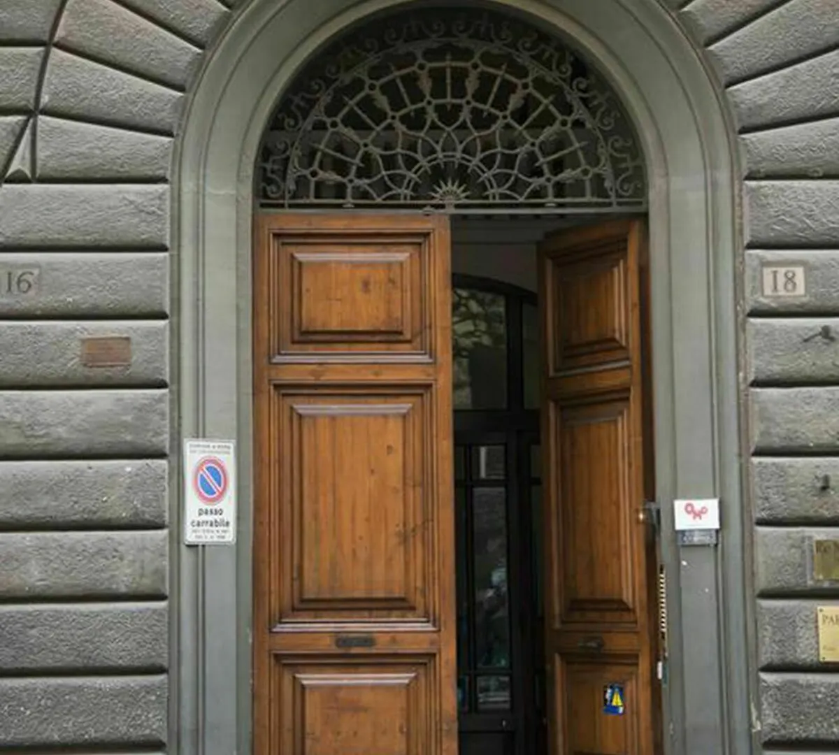 Hotel Colonna 18 By Ghor Rom