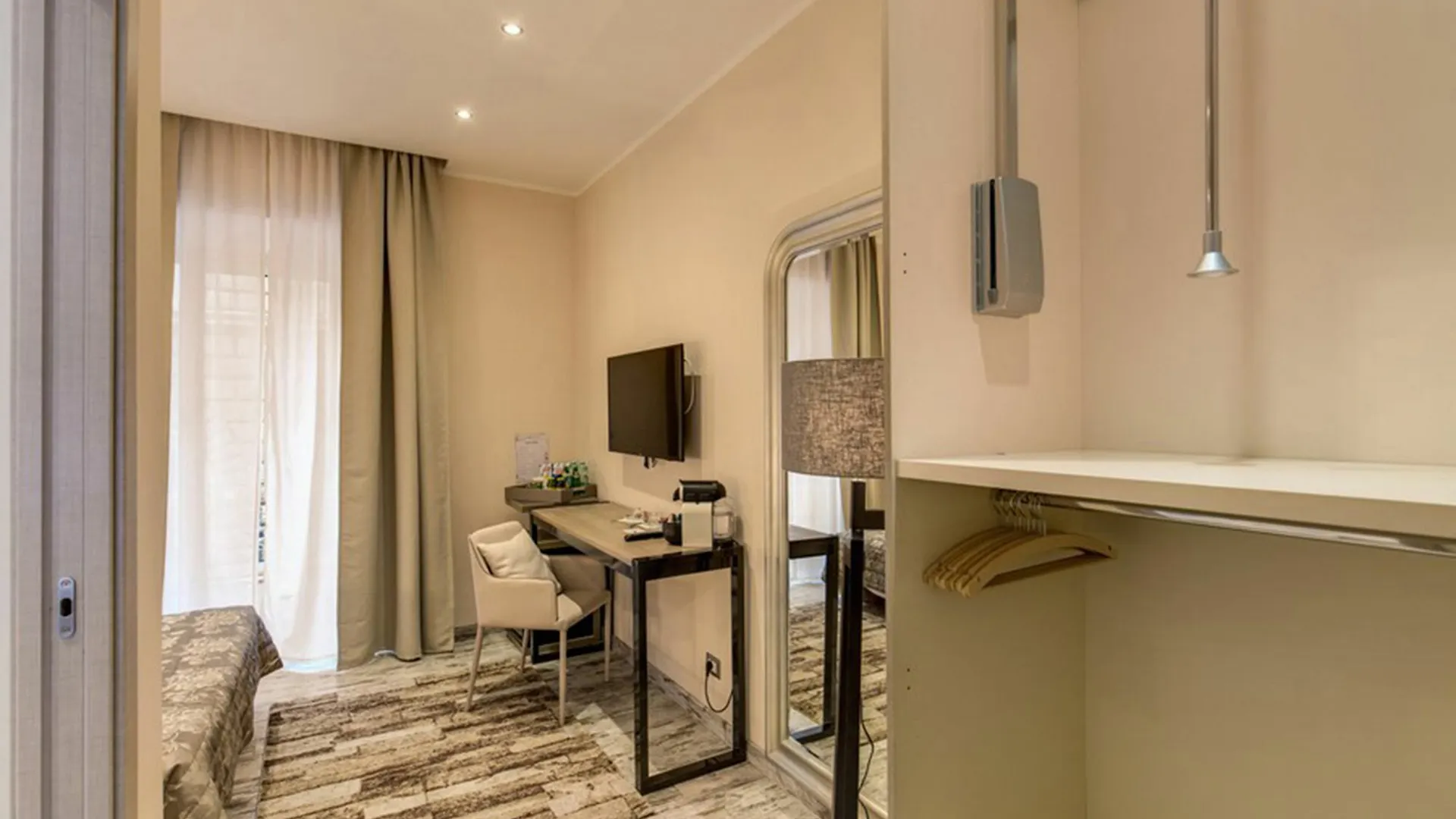 Hotel Colonna 18 By Ghor Rom Italien