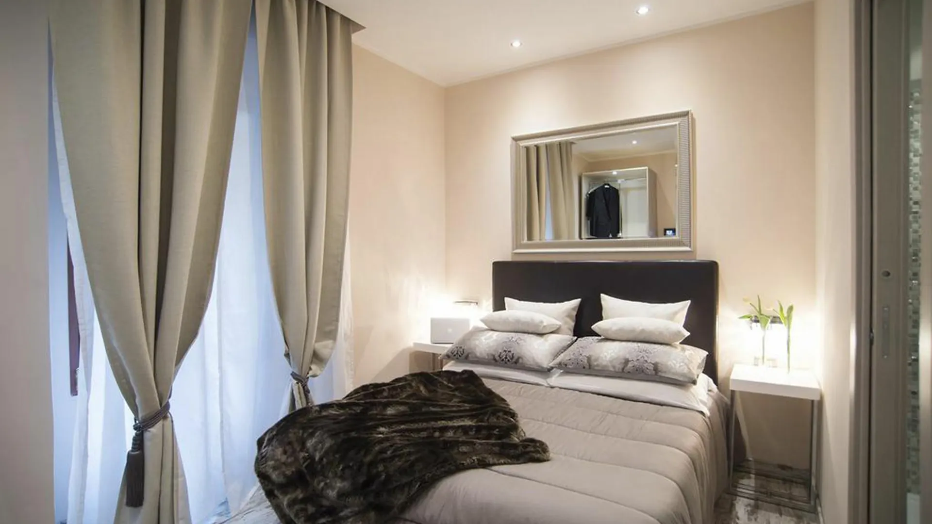 Hotel Colonna 18 By Ghor Rom