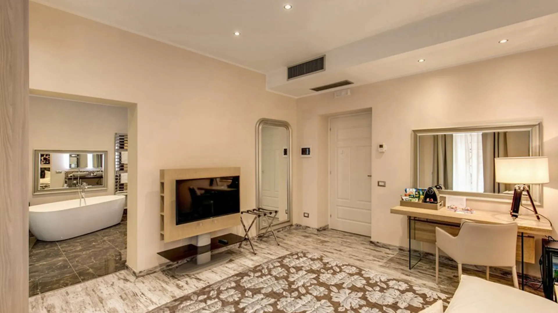 Hotel Colonna 18 By Ghor Roma Pensión