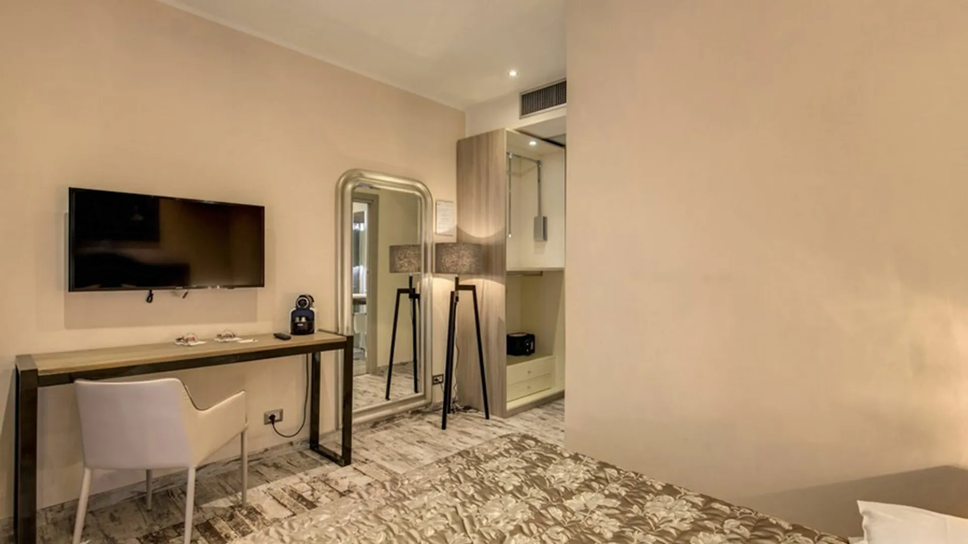 מלון רומא Colonna 18 By Ghor 2*,